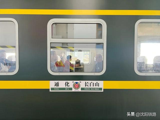 央媒点赞！“一个人也要等的列车”温暖了无数网友