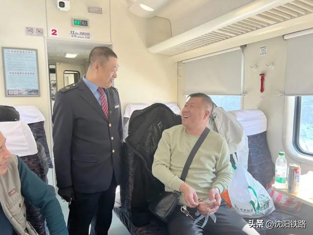 央媒点赞！“一个人也要等的列车”温暖了无数网友