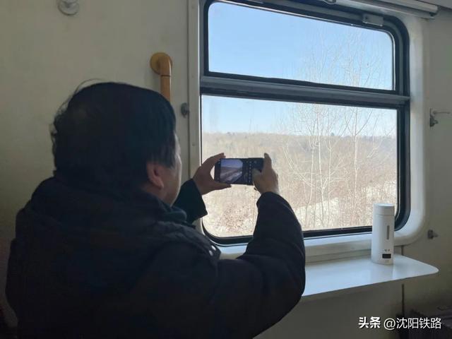 央媒点赞！“一个人也要等的列车”温暖了无数网友