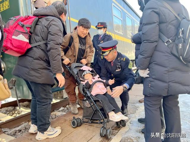 央媒点赞！“一个人也要等的列车”温暖了无数网友