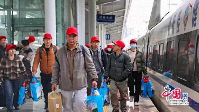时评：务工专列，绘就中国式现代化民生图景