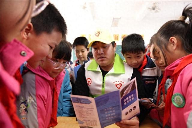 开学第一课：“知路护路爱路，共筑平安铁路”