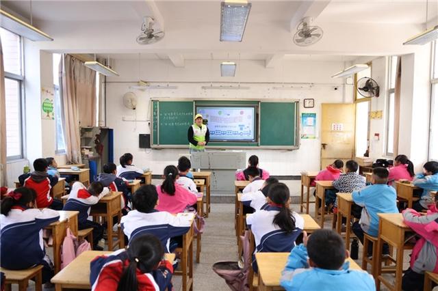 开学第一课：“知路护路爱路，共筑平安铁路”