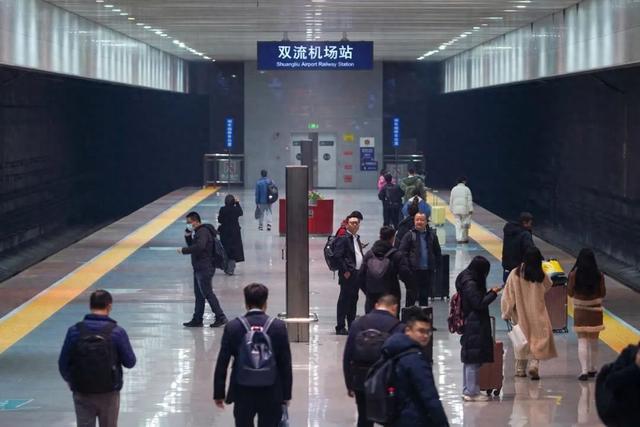 坐高铁从机场到机场？网友：成都还是太超前
