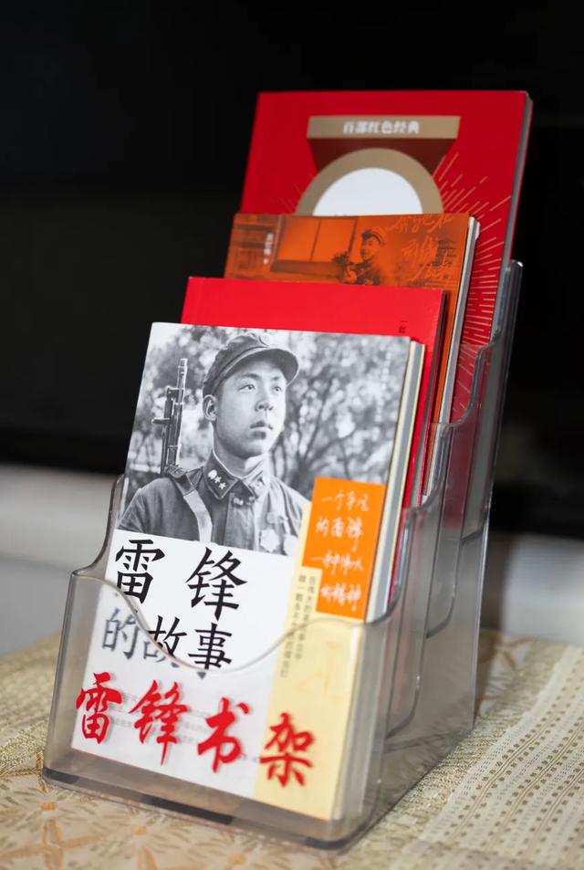 这趟列车很特别！乘务员准备的物品亮了！