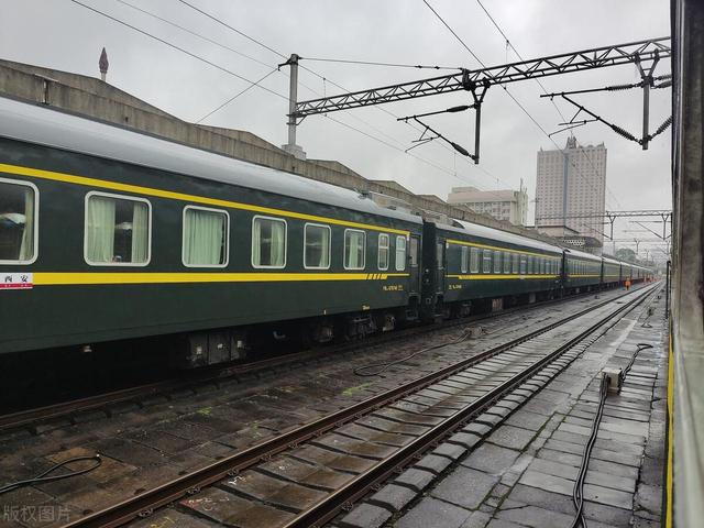 复兴号家族再上新，时速400公里，预计9月开通运营