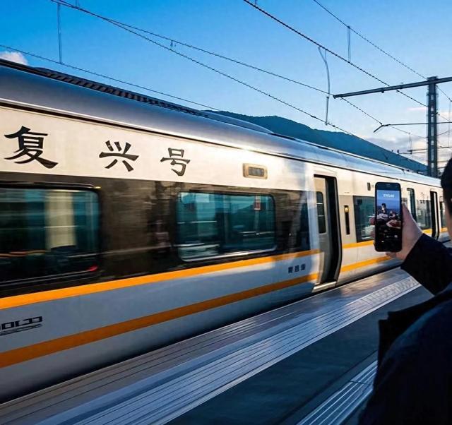复兴号，中国速度再刷新，这次颠覆你的想象！🚄💨