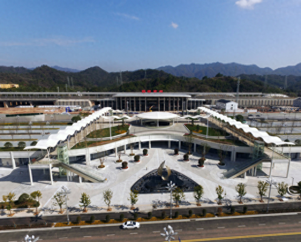 建德南站即将全面完工，杭衢高铁预计今年建成通车