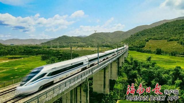 新增47对站站停列车！今起海南环岛高铁实行公交化运行→