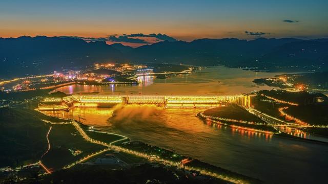 征地成本翻10倍，负债6万亿还在建！中国高铁究竟在赌什么国运？