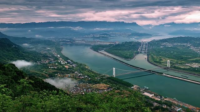 征地成本翻10倍，负债6万亿还在建！中国高铁究竟在赌什么国运？
