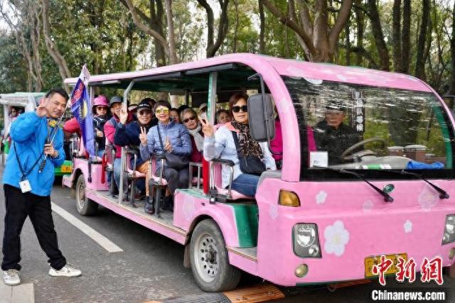 今春江西首趟大型入境旅游专列抵达 近千名香港游客寻赏春色