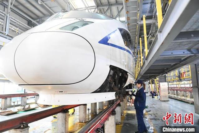 合肥南动车运用所女“探伤工”：用细致与坚守守护列车安全