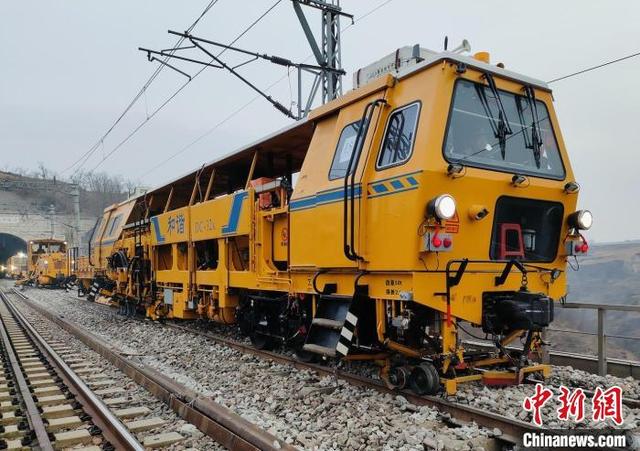 为迎峰度夏能源保供夯基 瓦日铁路展开春季集中修施工