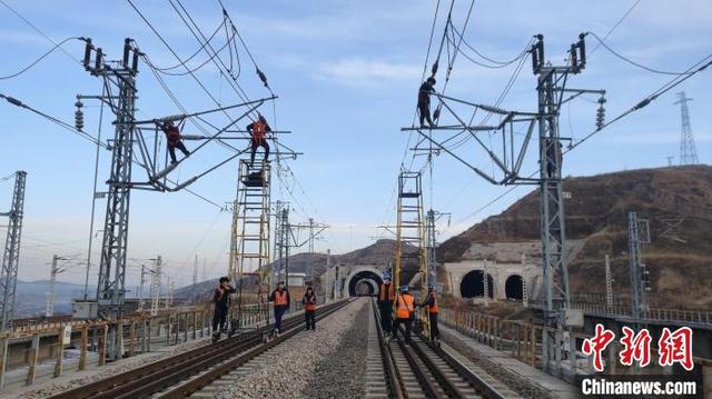 为迎峰度夏能源保供夯基 瓦日铁路展开春季集中修施工