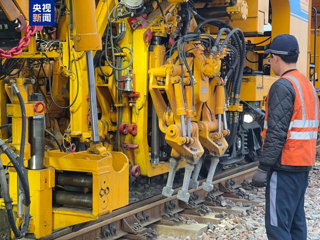 能源重载通道瓦日铁路展开春季集中修施工