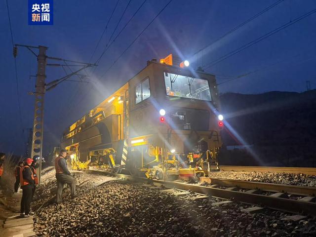 能源重载通道瓦日铁路展开春季集中修施工