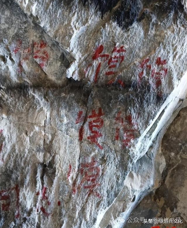 泪目！青藏铁路雪水河隧道惊见岩壁文字 作者/梅梓祥