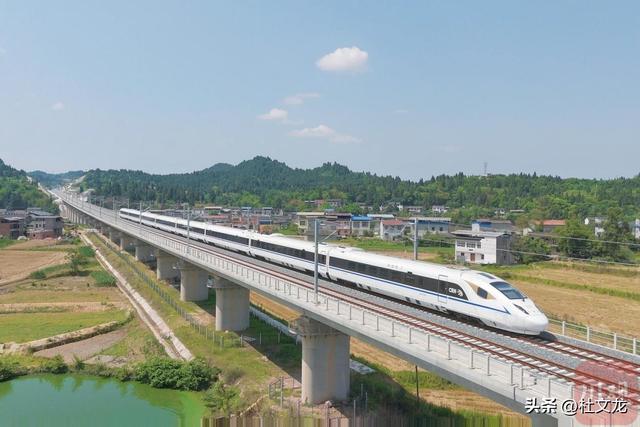 马斯克盛赞中国高铁，乘坐有“史诗般”感觉，在美国却劝人别坐？