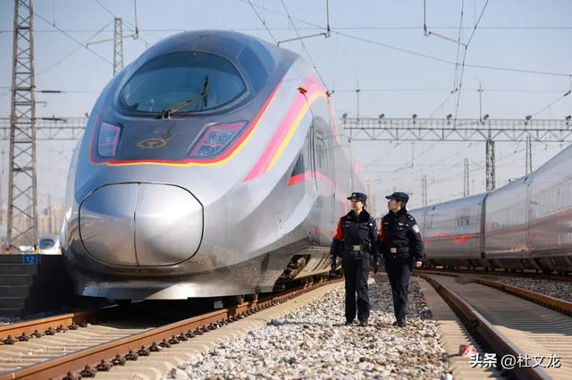 马斯克盛赞中国高铁，乘坐有“史诗般”感觉，在美国却劝人别坐？