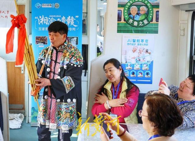 开启春游踏青之旅！2025年山东首趟银发旅游专列启程