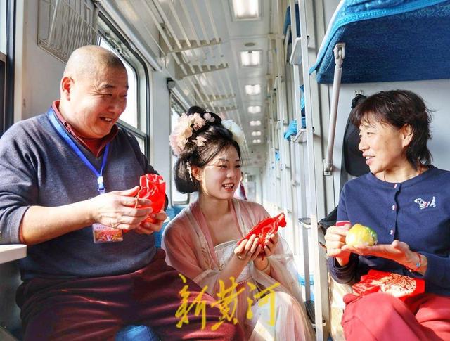 开启春游踏青之旅！2025年山东首趟银发旅游专列启程