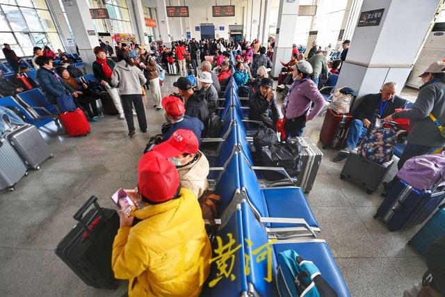 开启春游踏青之旅！2025年山东首趟银发旅游专列启程