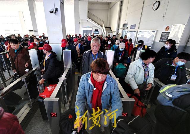 开启春游踏青之旅！2025年山东首趟银发旅游专列启程