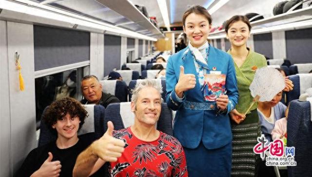 铁路“慢”游，为人民幸福生活铺就诗意轨道