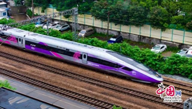 时评：时代浪潮加速度，人民铁路为人民