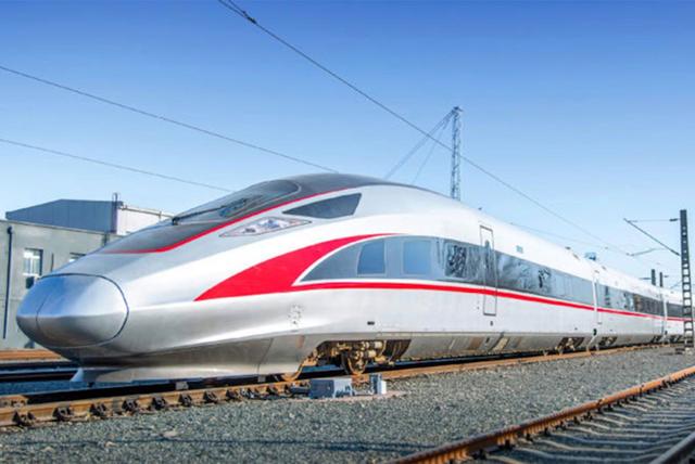 中美胜负已分，看到中国高铁后，马斯克强调3字，还为美国人悲哀