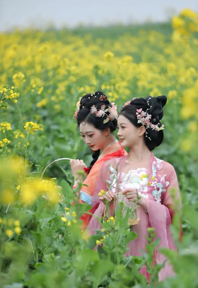 加挂车厢！开往这座小城的“赏花列车”，火了