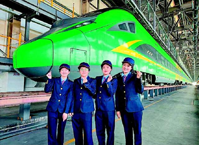 复兴号背后的“铁娘子”