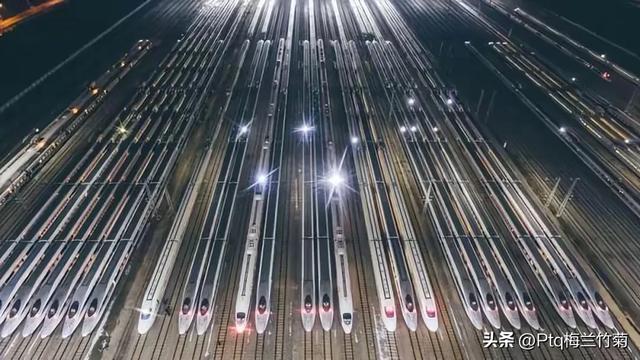 负债已超过万亿？14亿人“养不起”高铁，为何还在大量修建？
