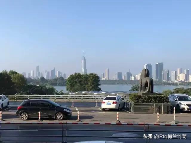 负债已超过万亿？14亿人“养不起”高铁，为何还在大量修建？