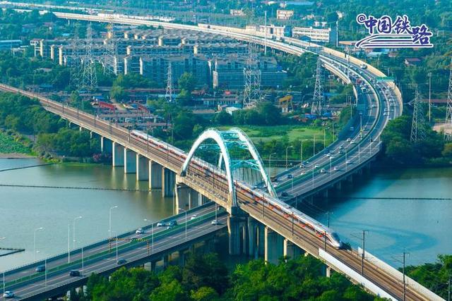 中国速度！京广高铁全线按时速350公里运营