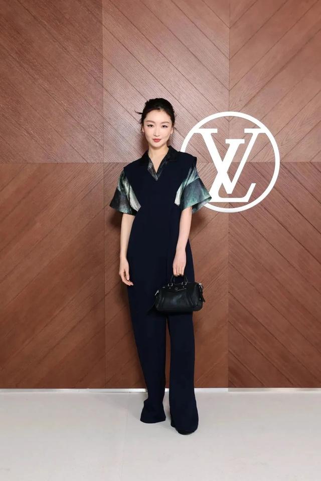 与宋茜、周冬雨和欧阳娜娜，登上路易威登的时髦列车