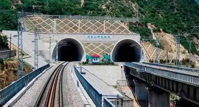 中国铁路最长隧道前十名