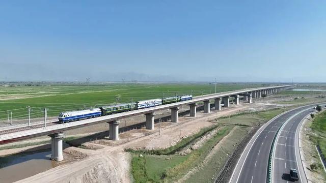 中国高铁再提速！这9条线路进入铺轨冲刺，经过你的家乡吗？