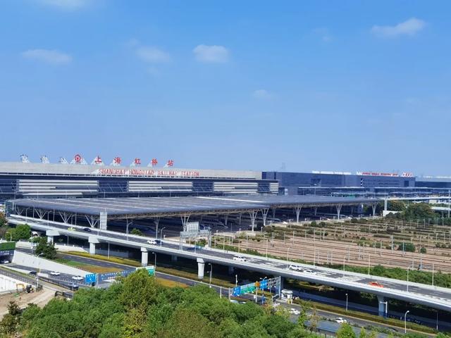 中国十大高铁车站最新排行来了，车站越建越大是实际需要还是摆阔