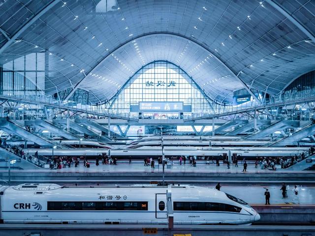 中国十大高铁车站最新排行来了，车站越建越大是实际需要还是摆阔