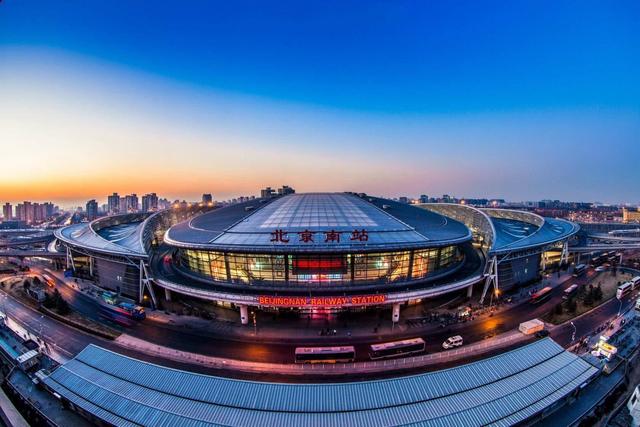 中国十大高铁车站最新排行来了，车站越建越大是实际需要还是摆阔