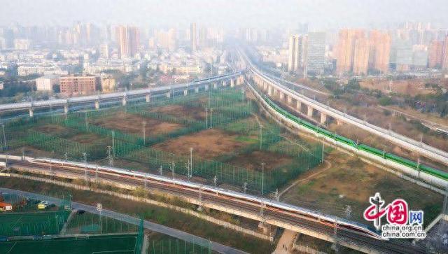 时评：中国铁路建设春潮涌 经济腾飞动能足