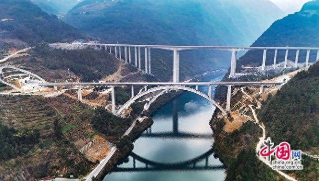 时评：铁路建设正酣掀热浪 奏响奋进最强音