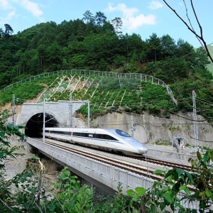 火车过隧道时手机为什么也有信号